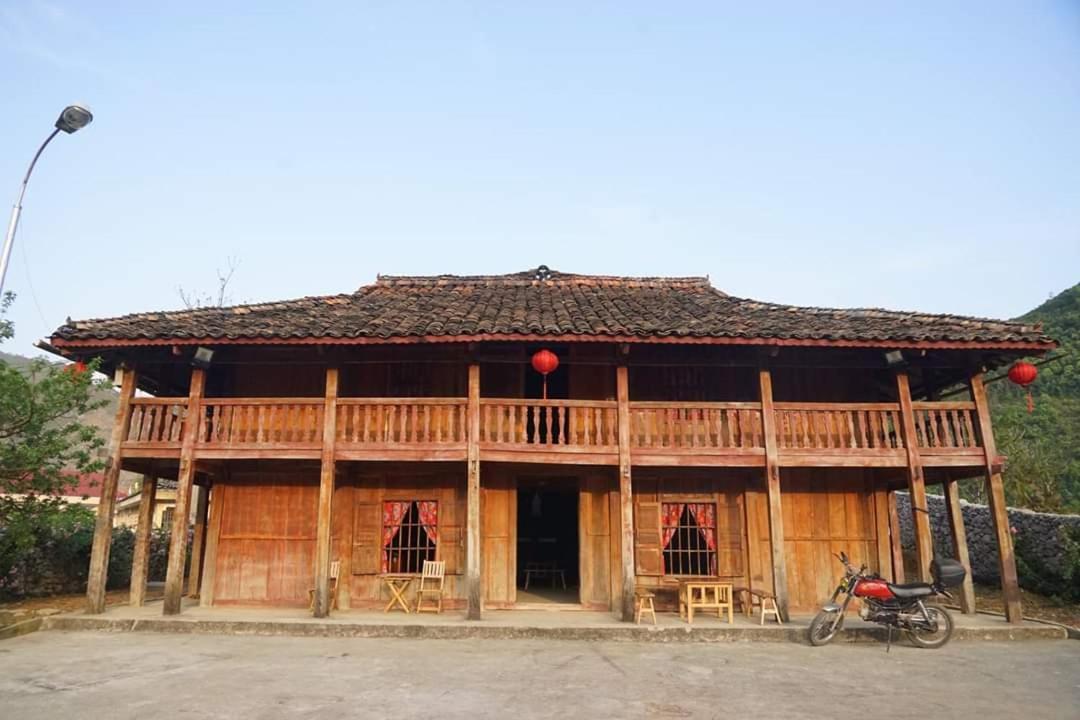 Lo Lo & Cafe Hostel
