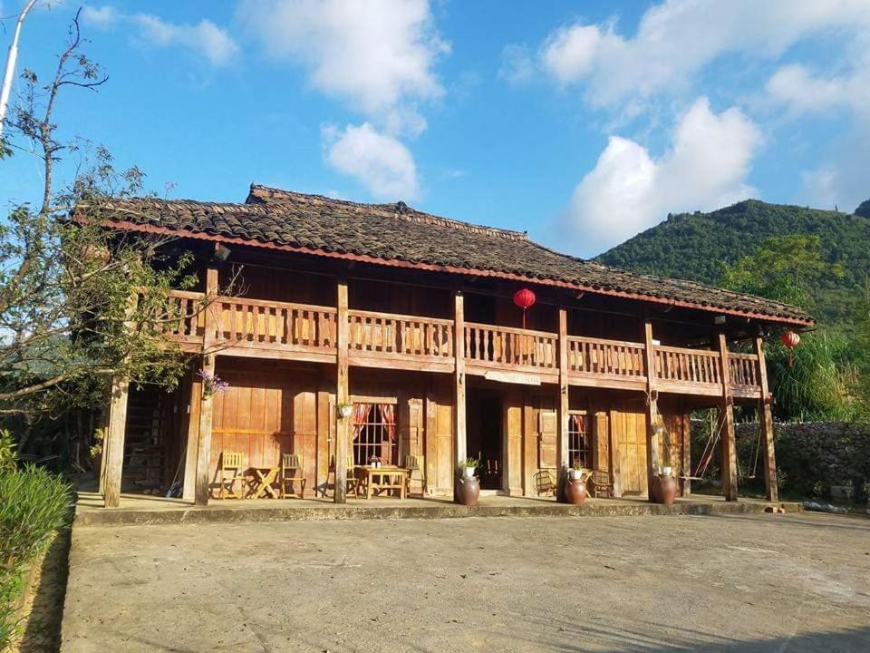 Hostel Lo Lo & Cafe *