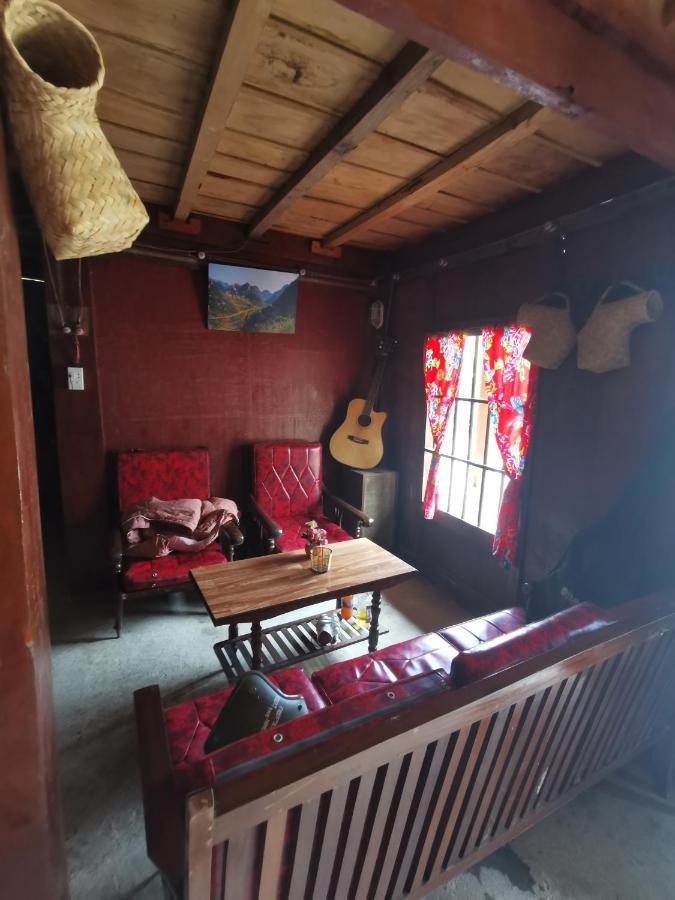 Lo Lo & Cafe Hostel