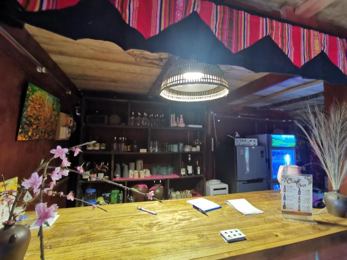 Hostel Lo Lo & Cafe *