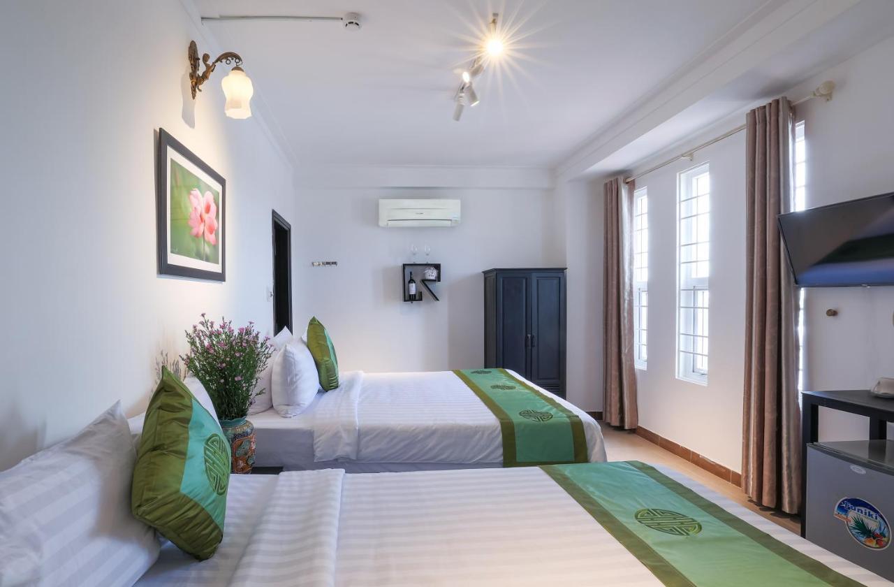 Charming Riverside Homestay