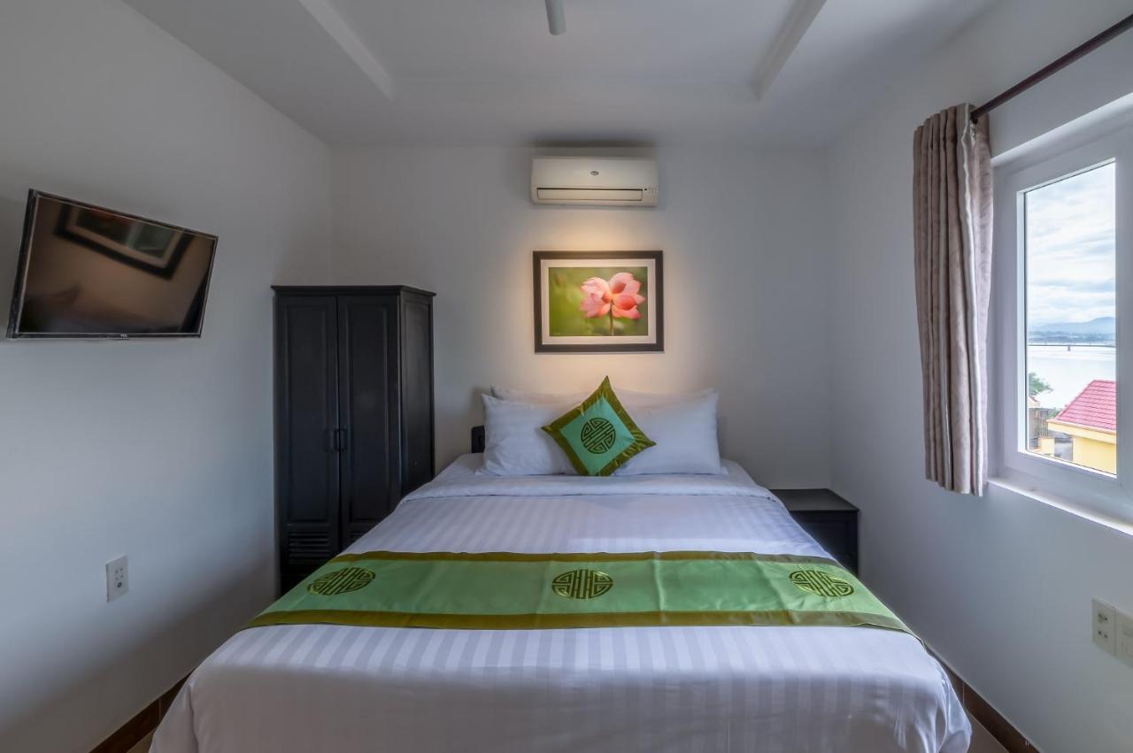 Homestay Charming Riverside *