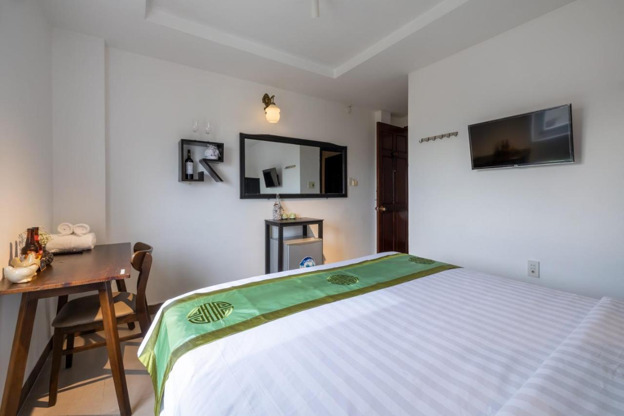 Homestay Charming Riverside *