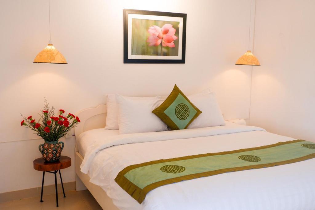 Charming Riverside Homestay *