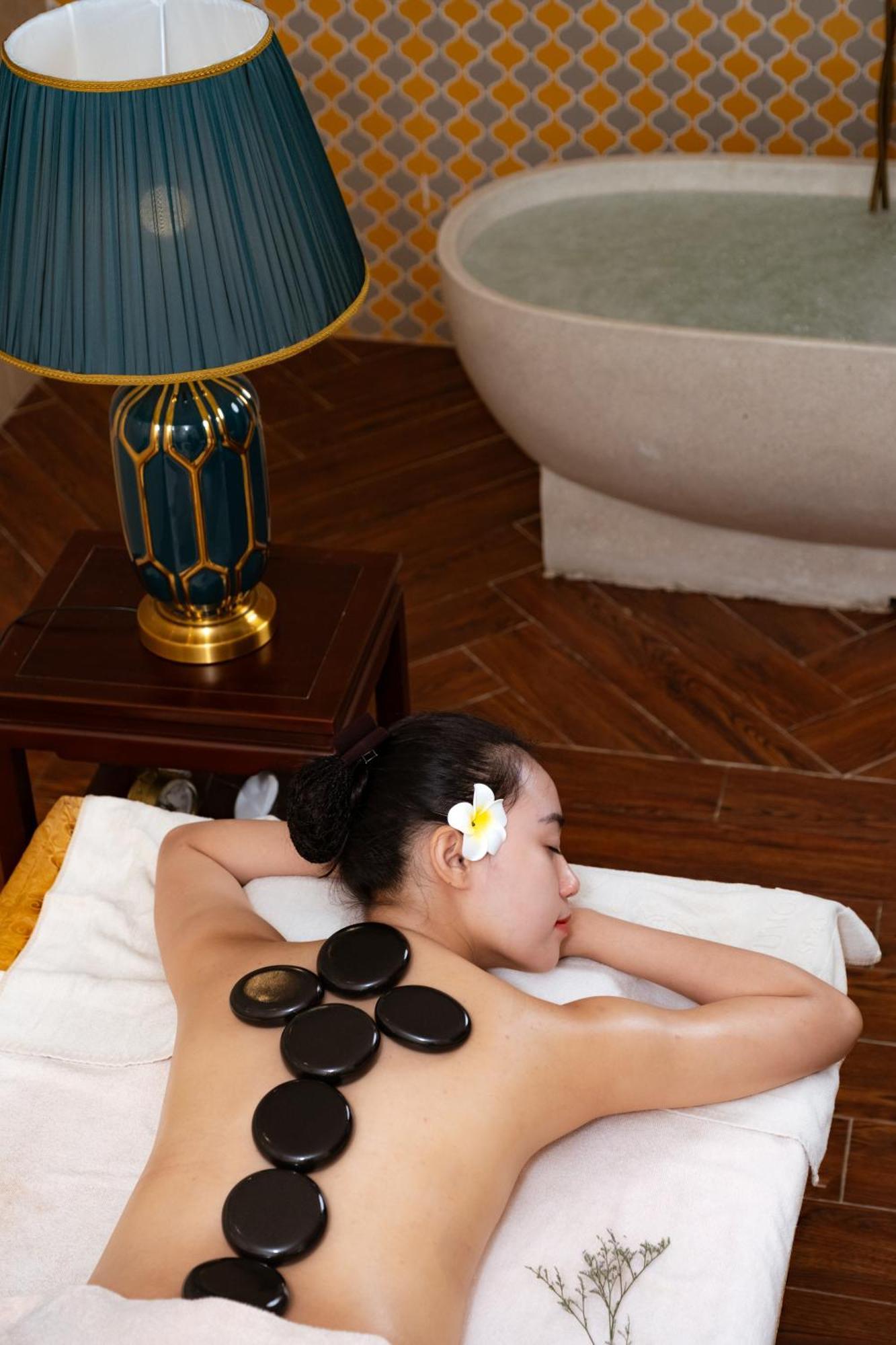 Hotel Allegro . A Little Luxury & Hoi An