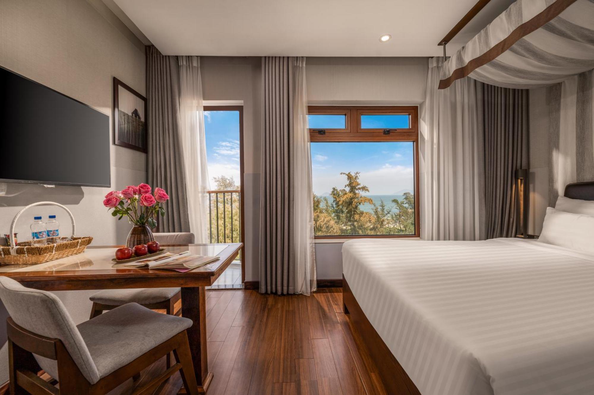 Ocean Front 4*
