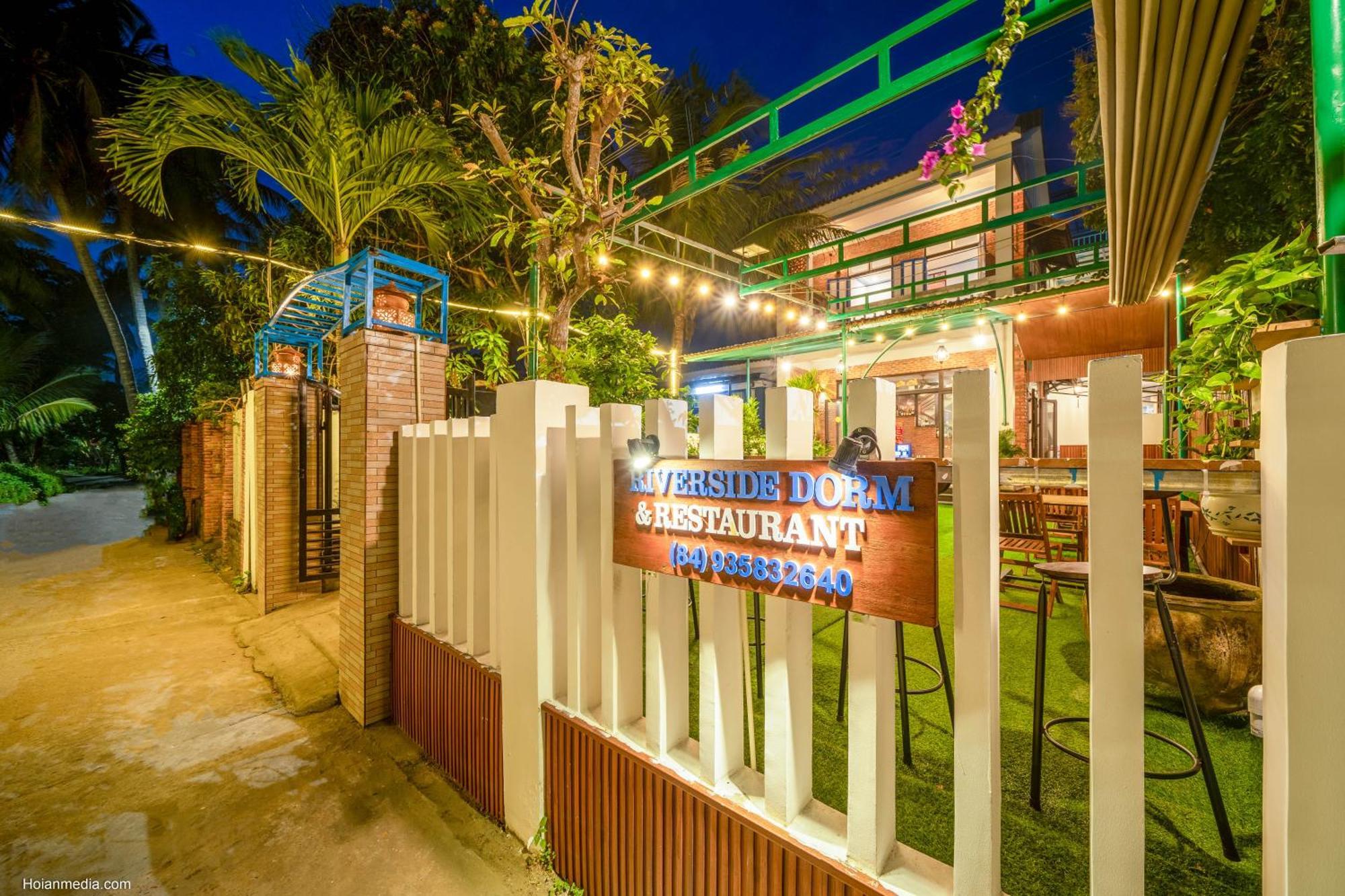 Riverside Dorm And Restaurant *