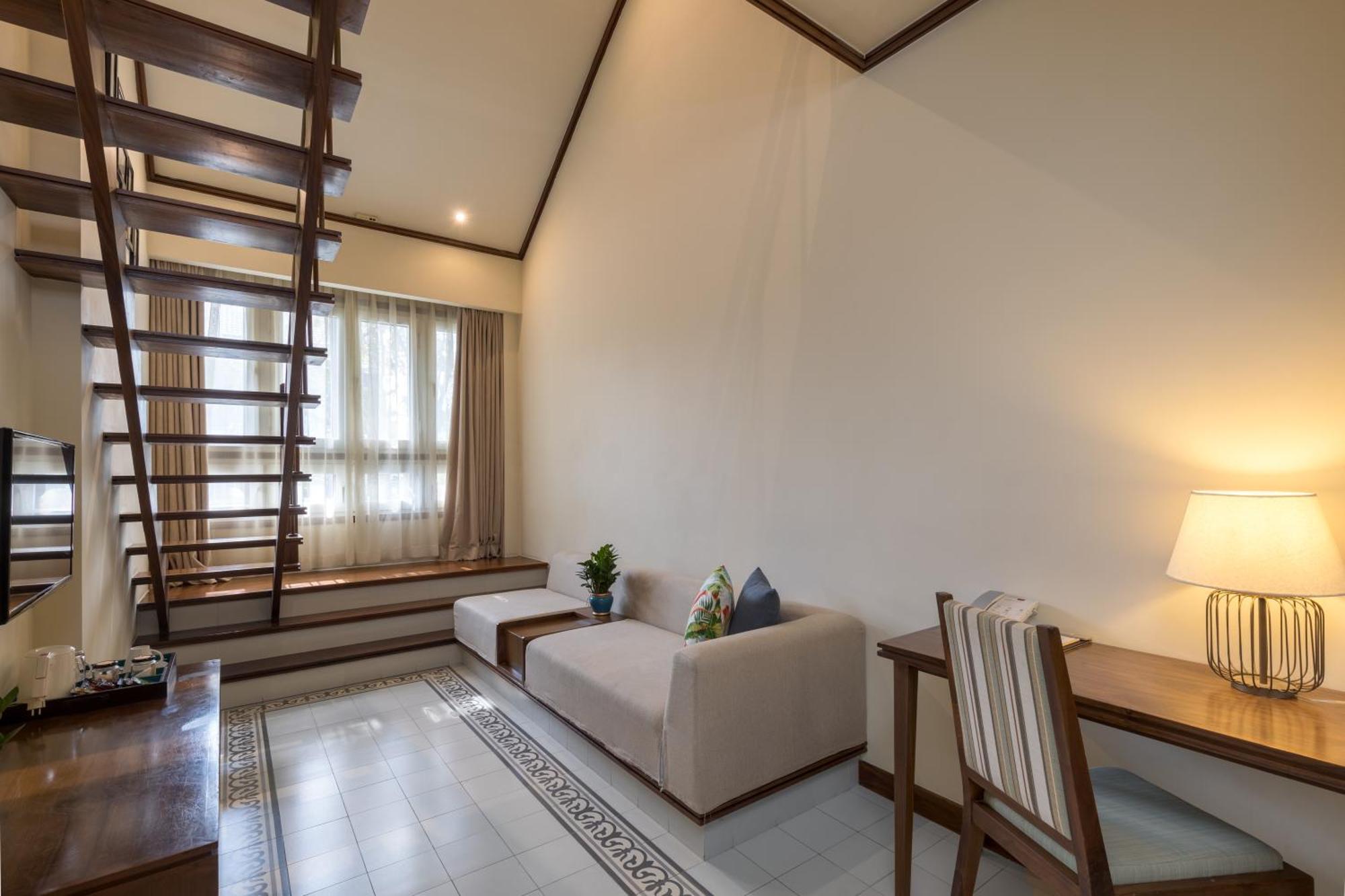 Almanity & Hoi An
