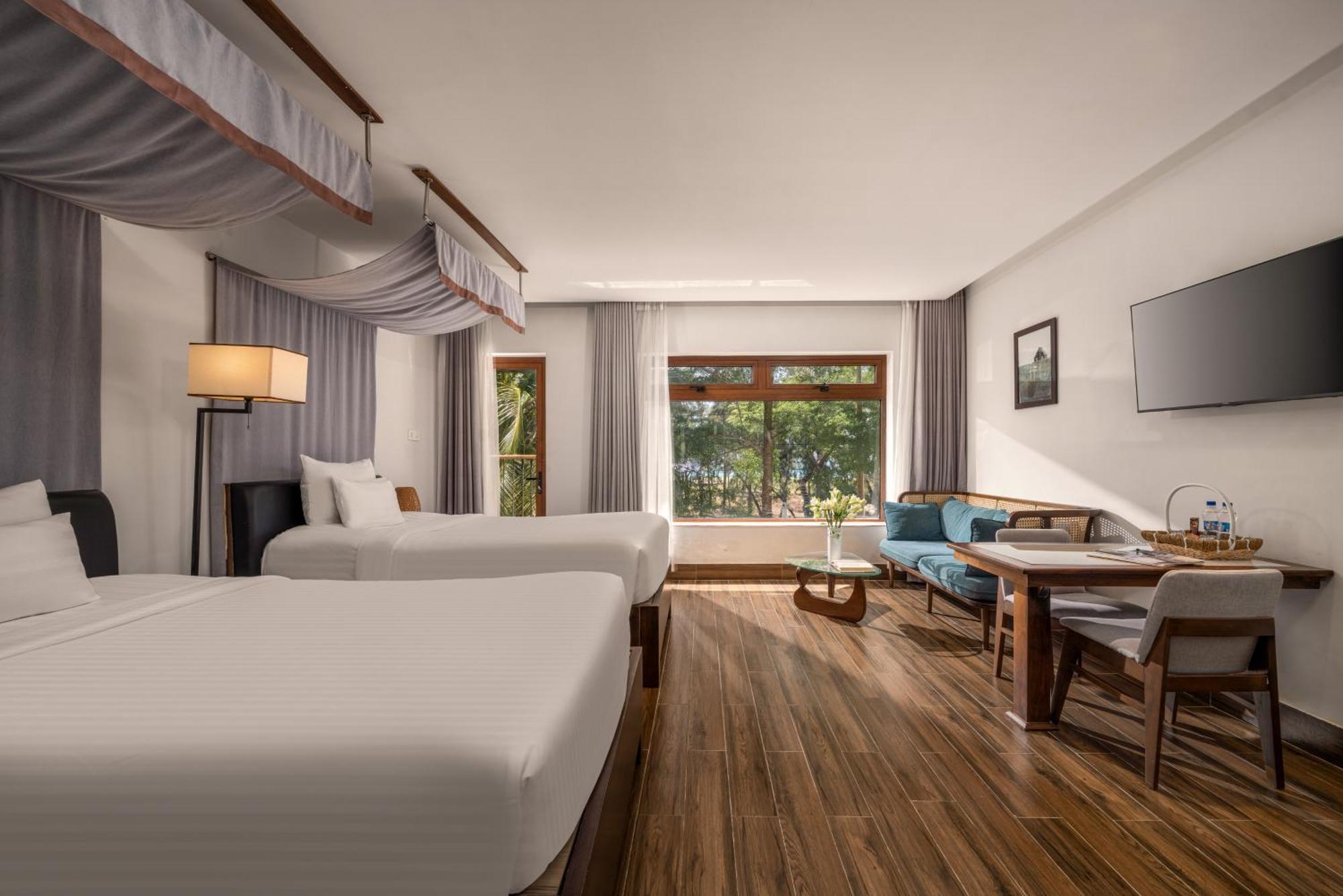 Ocean Front 4*