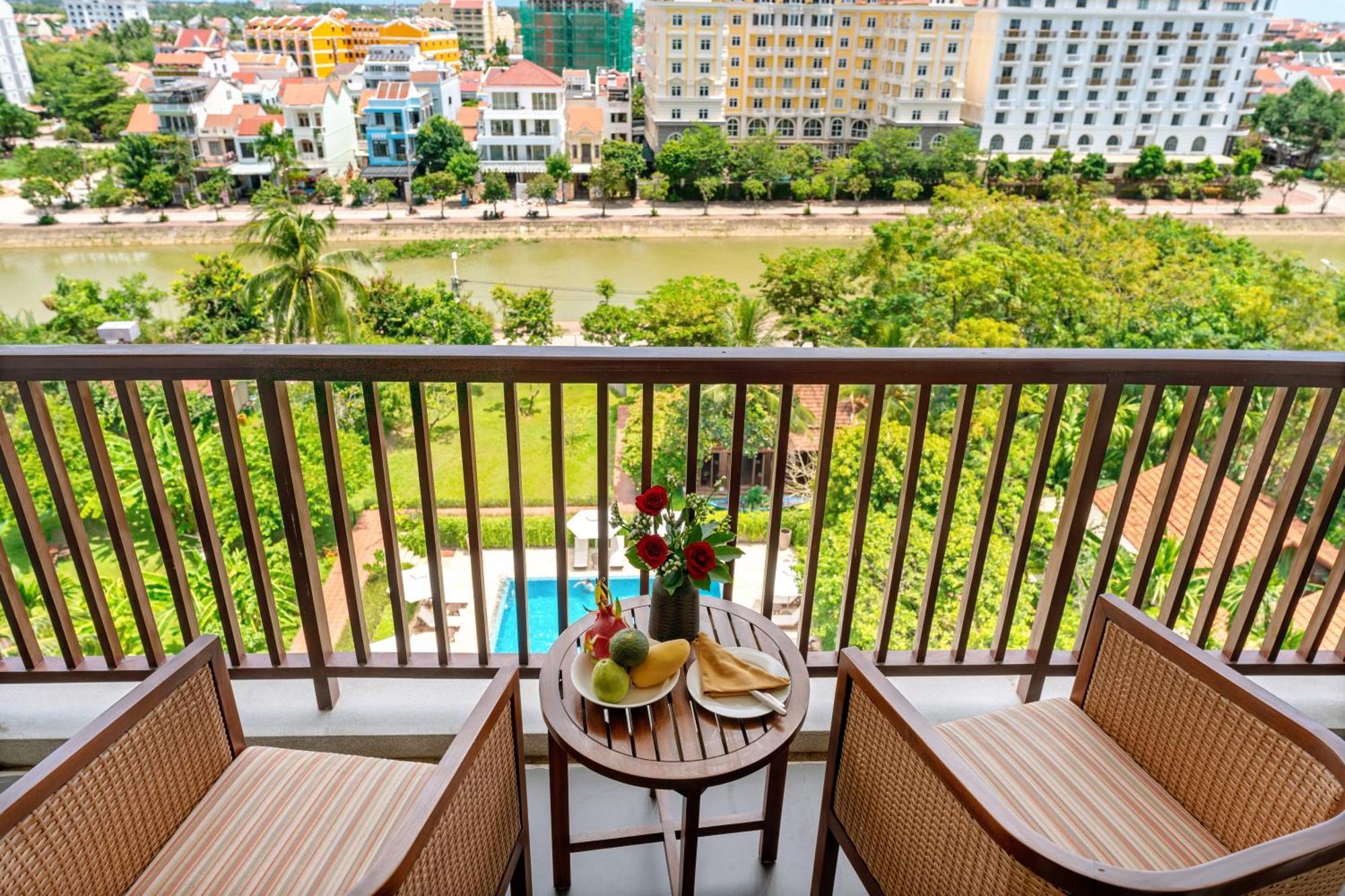 Resort Rivertown & 5*