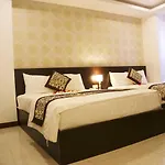 Lucky Star Hotel