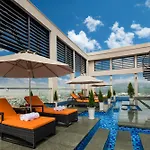Luxury Beach Condo 5-Star, Rooftop Pool