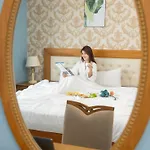 Royal Family Hotel