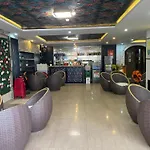 Amis Hotel & Apartment - 50M To My Khe Beach
