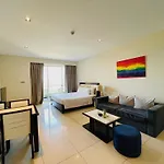 Rozy\'S Cozy Beachfront Apartment
