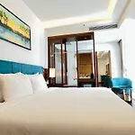 Maximilan Danang Beach Hotel