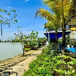 Riverside White House Boutique Hotel