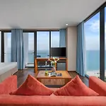 Yarra Ocean Suites Danang