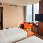 Yarra Ocean Suites Danang