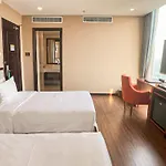 Yarra Ocean Suites Danang