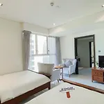 Rozy Apartment In City Center With Sea View