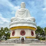 Khách sạn Majestic Star