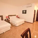 Den Long Do Hotel