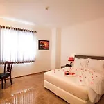 Den Long Do Hotel