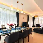Sunny Smes - Virgo Nha Trang