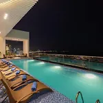 Khách sạn Majestic Star