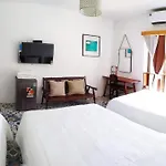 Khách sạn De Condor