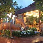 Ngoi Nha Xanh Hotel