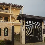 What are the best hotels near The Marble Mountains?