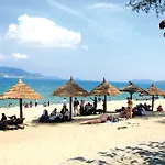Glocal Beachside Hostel