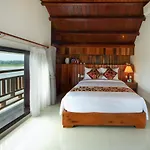 Biệt Thự Threeway Riverside