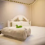 Phố đi bộ Bùi Viện