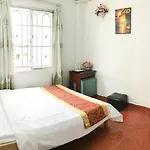 Queen 7 Hotel