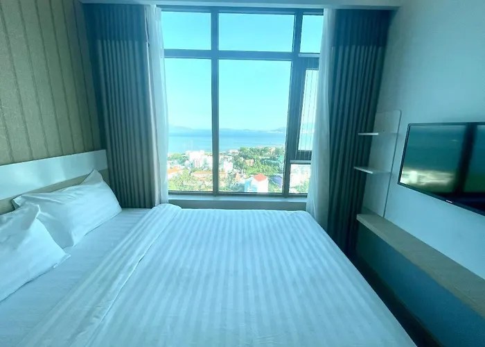 Beachfront Hon Chong Nha Trang Apartment