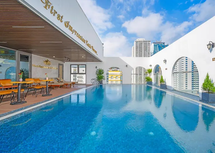 Golden Lotus Hotel Da Nang - Rooftop Bar Sea View