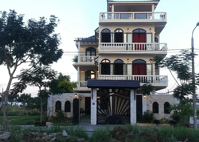 What are the best hotels near The Marble Mountains?