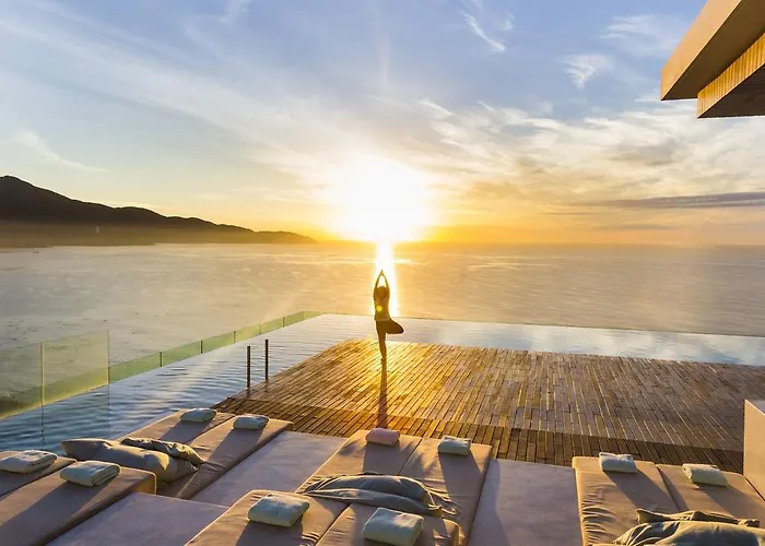A La Carte Da Nang Beach
