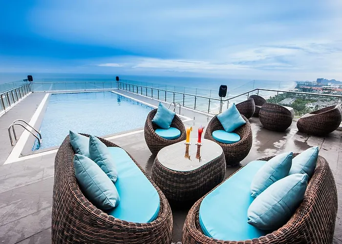Yarra Ocean Suites Danang