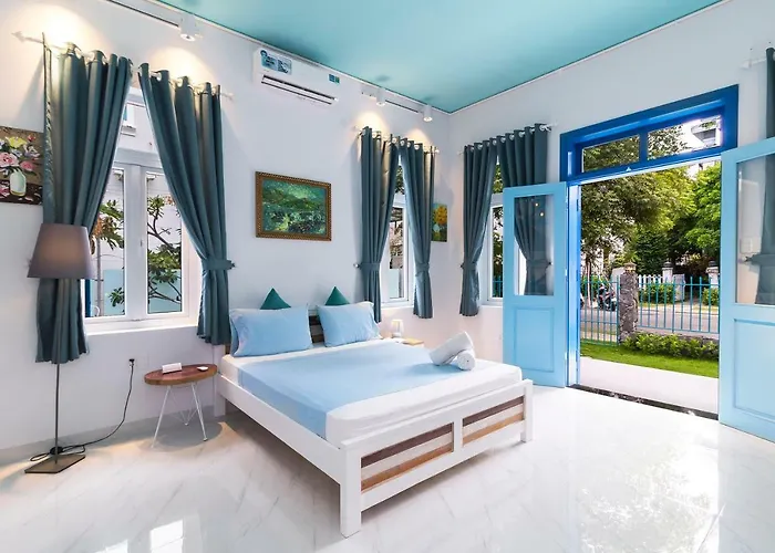 Christina\'S Nha Trang - Santorini Villa