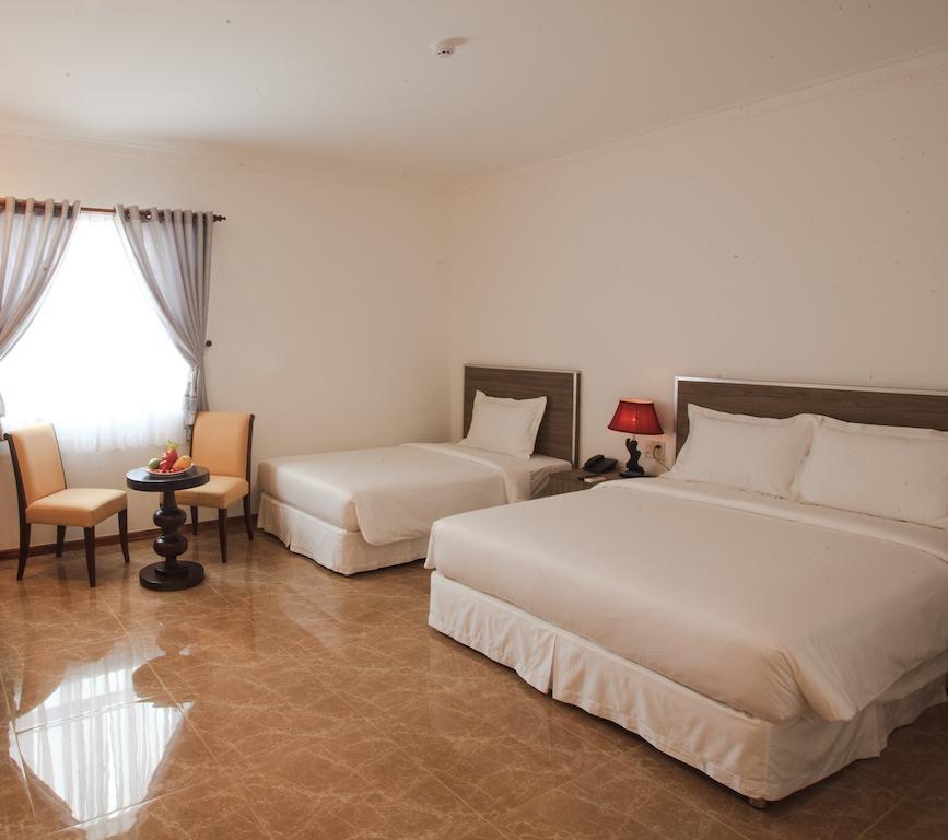 Hotel Den Long Do