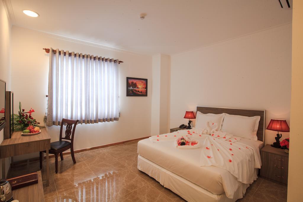 Den Long Do Hotel