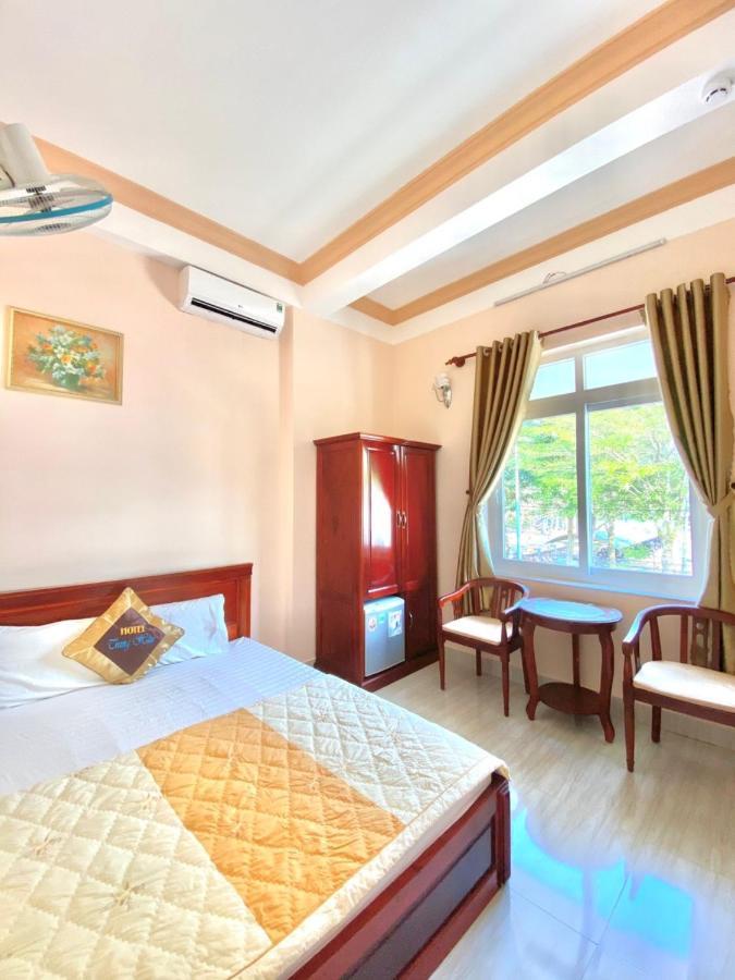 Trung Hau 2* CON DAO
