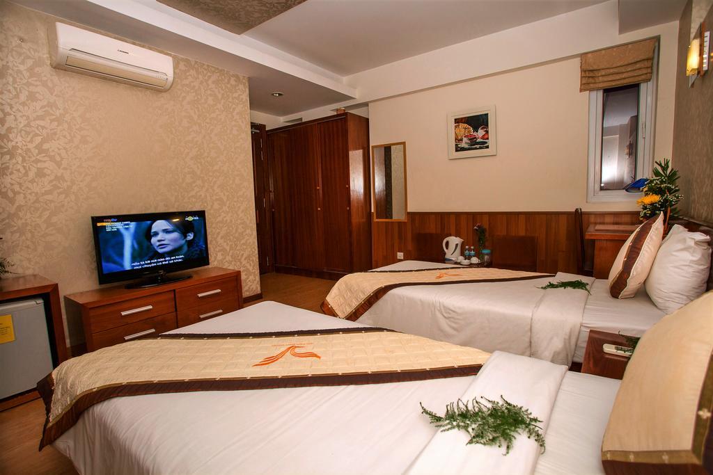 Golden Rain - Hoang Vu 3*