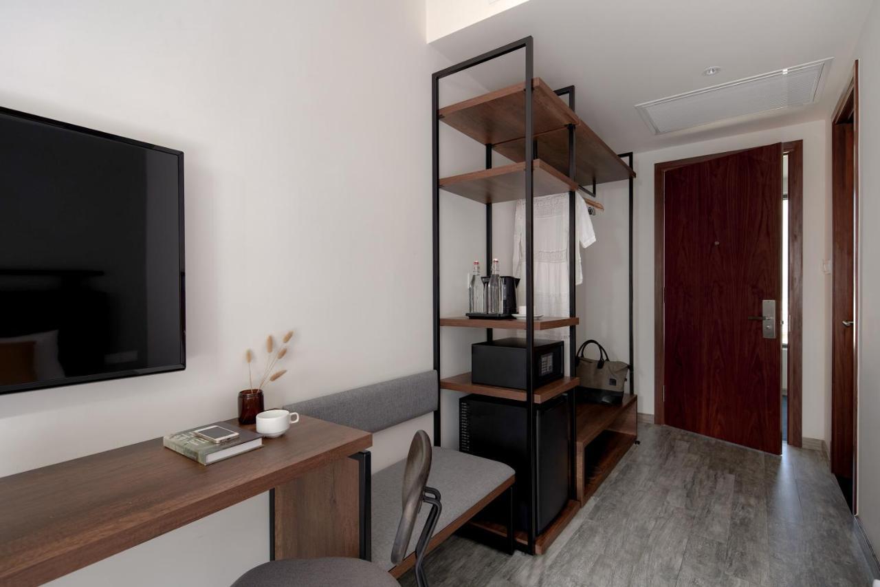 Em Oi Boutique 4*