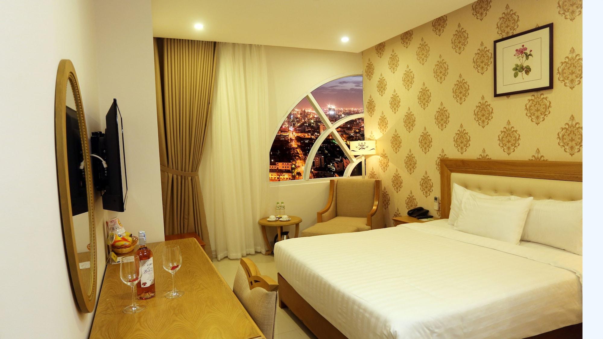 Royal Family Hotel