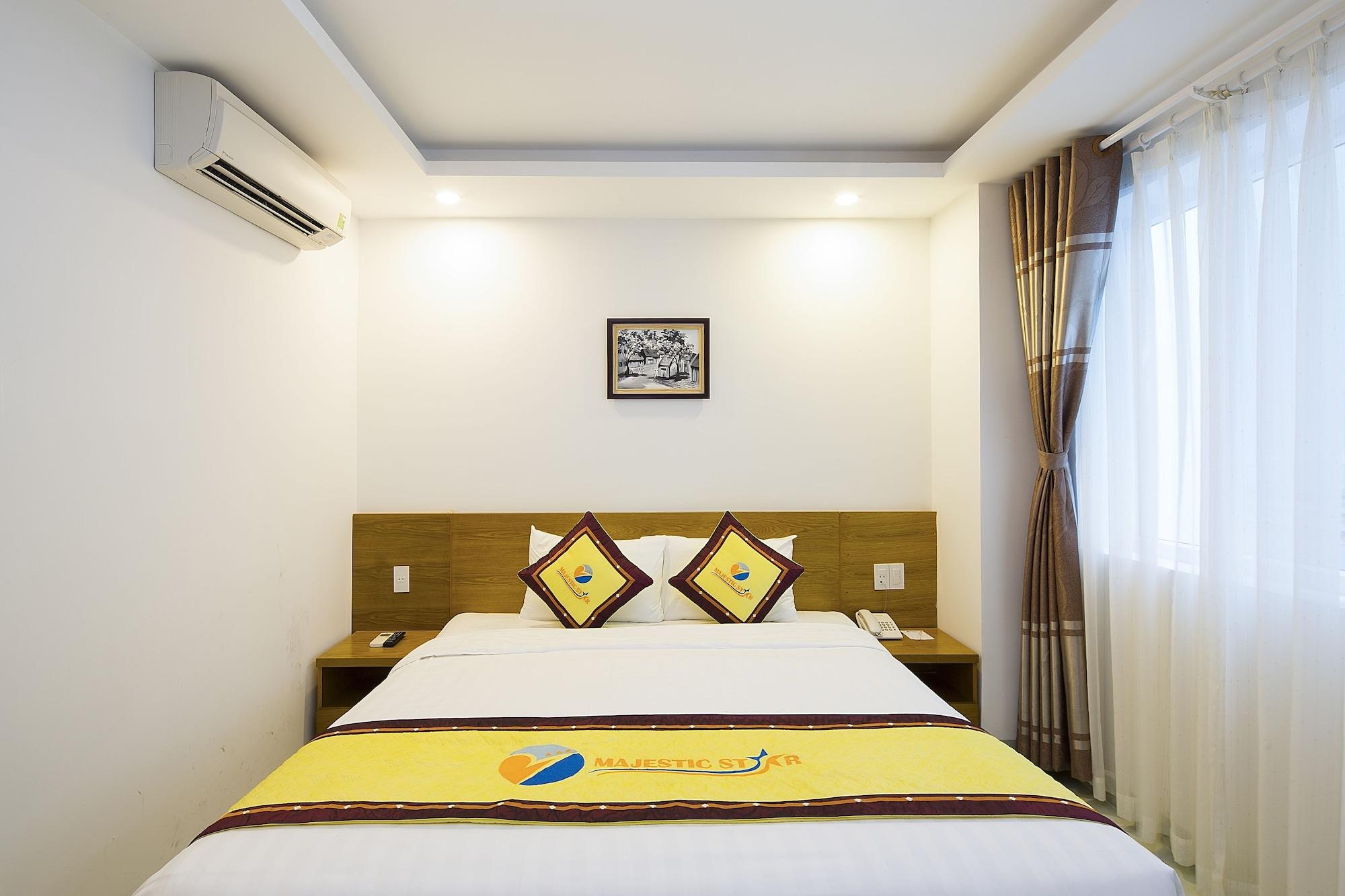 Khách sạn Majestic Star 3*